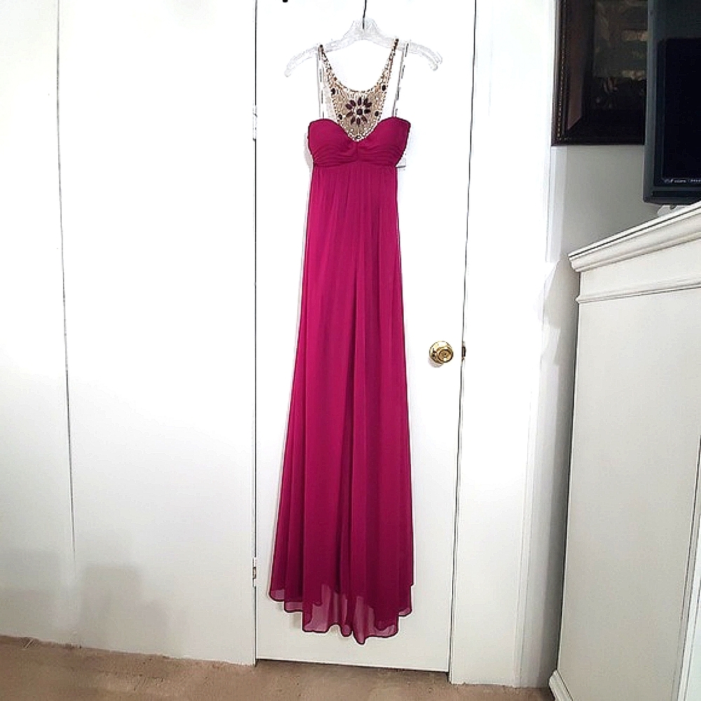 David's Bridal Prom Dress Brides Maid Dress Party Dress Color Magenta Size 6 NWT